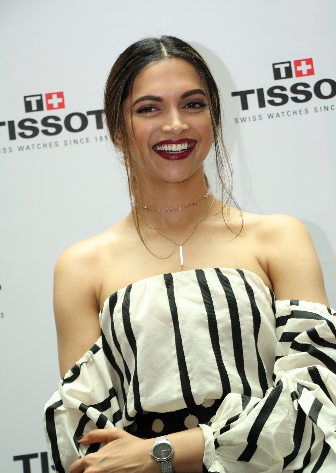 High Quality Bollywood Celebrity Pictures Deepika Padukone Looks